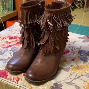 Sheridan Mia Brown Leather Fringed Ankle Boots. Sz 37. NWOT.